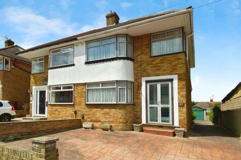 Lingley Drive, Wainscott, Rochester 3 bed semi