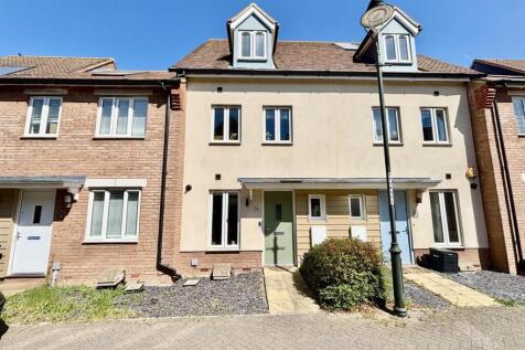 Redwing Avenue, Iwade, Sittingbourne 3 bed townhouse for sale