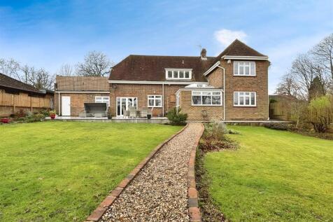 Maidstone Road, Chatham 4 bed detached house for sale