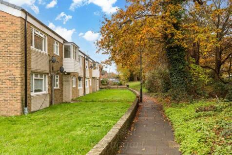 Green Walk, Crawley RH10 1 bed flat for sale