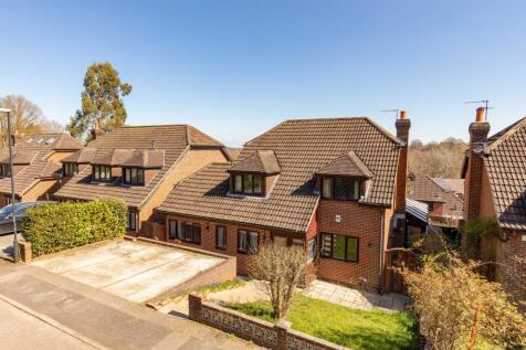 6 bedroom detached house for sale