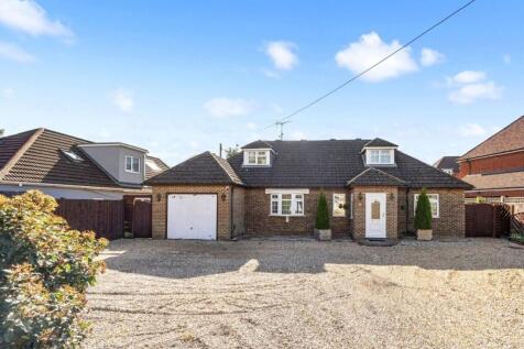 North Road, Crawley RH10 4 bed detached house for sale