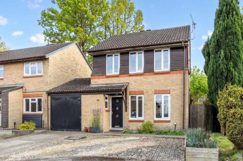 Sissinghurst Close, Crawley RH10 3 bed detached house for sale