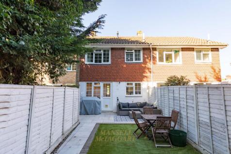 Lyndhurst Close, Crawley RH11 2 bed terraced house for sale