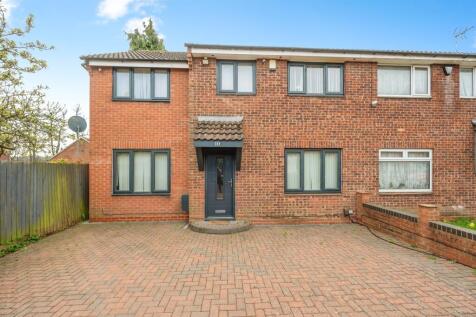 5 bedroom semi-detached house for sale