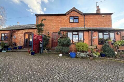 2 bedroom detached house for sale