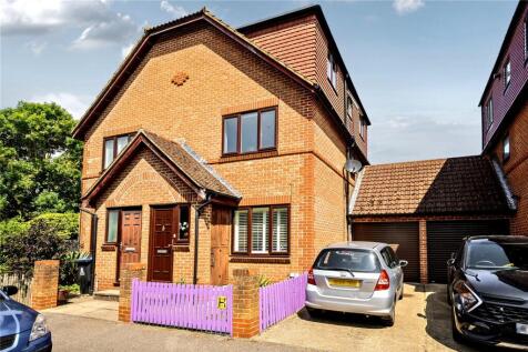 Sopwith Close, Kingston upon Thames, KT2 4 bed semi