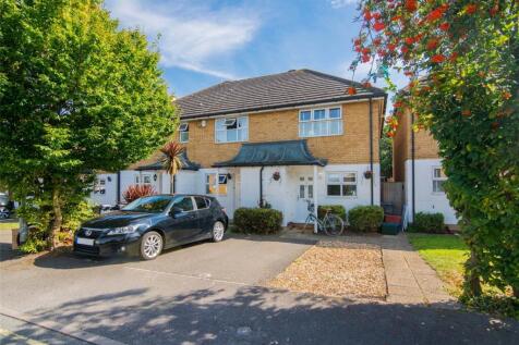 Hillary Drive, Isleworth, Twickenham... 2 bed semi