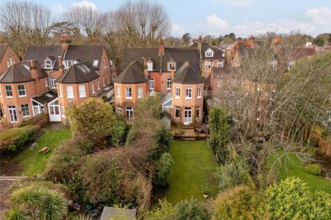 Waldegrave Gardens, Strawberry Hill... 6 bed semi
