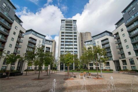 Pump House Crescent, Brentford, TW8 3 bed apartment for sale