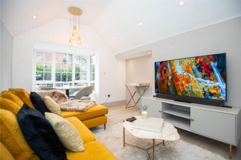 Gloucester Road, Teddington... 1 bed house for sale