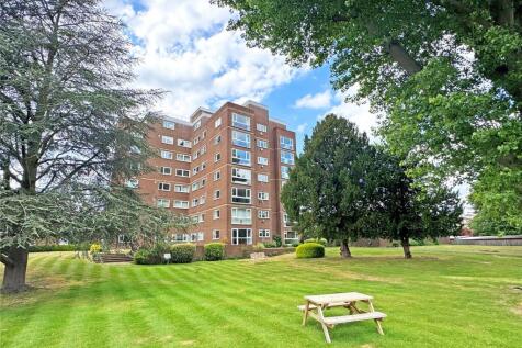 Broom Park, Teddington, Middlesex, TW11 2 bed apartment for sale