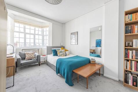 Studio flat for sale
