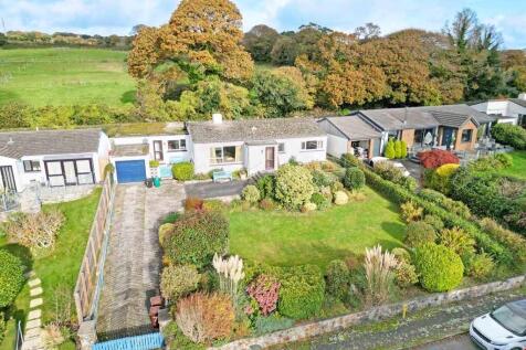 4 bedroom detached bungalow for sale