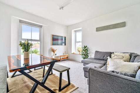 3 bedroom flat for sale