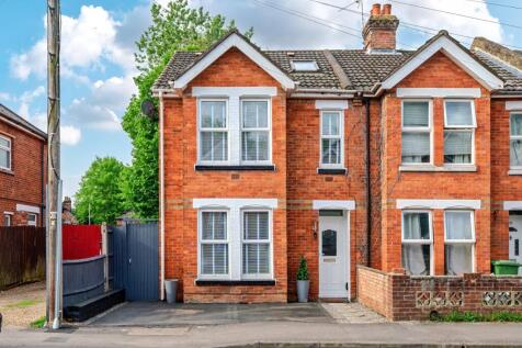 Porchester Road, Hampshire SO19 4 bed end of terrace house for sale