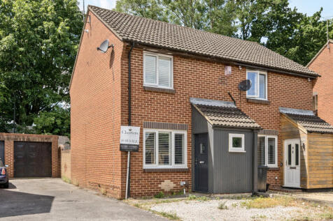 Cerne Close, Hampshire SO18 2 bed semi