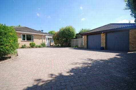 6 bedroom detached bungalow for sale