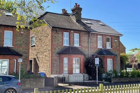 3 bedroom semi-detached house for sale