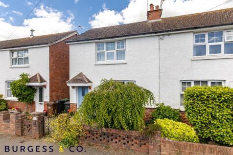 2 bedroom semi-detached house for sale