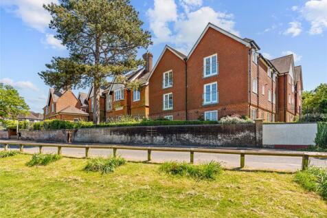 East Hill Road, Oxted, Surrey, RH8 2 bed flat for sale