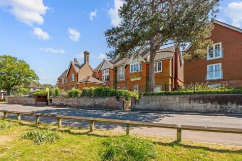 East Hill Road, Oxted, Surrey, RH8 2 bed flat for sale