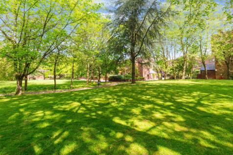 Lily Close, St Pauls Court, London, W14 2 bed maisonette for sale