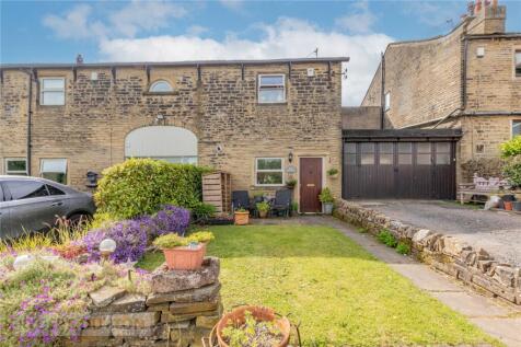 Upper Marsh, Halifax, West Yorkshire... 4 bed semi