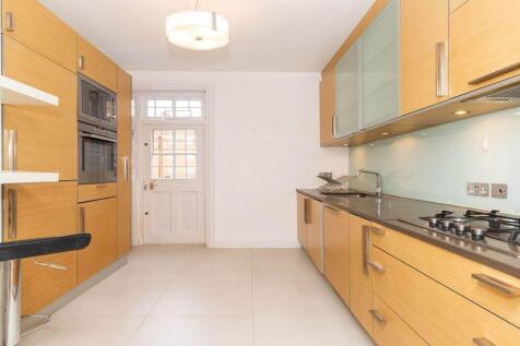 3 bedroom flat for sale