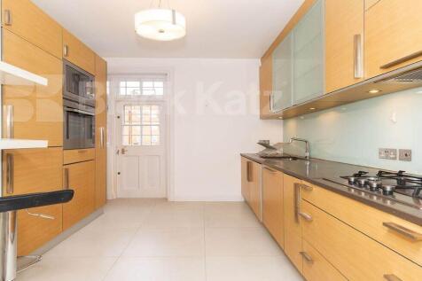 3 bedroom flat for sale