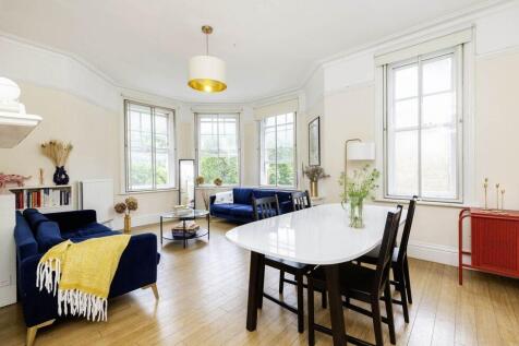3 bedroom flat for sale