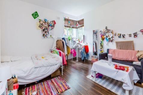 Studio flat for sale