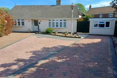 Seaward Gardens, Bridport, Dorset, DT6 4 bed bungalow for sale