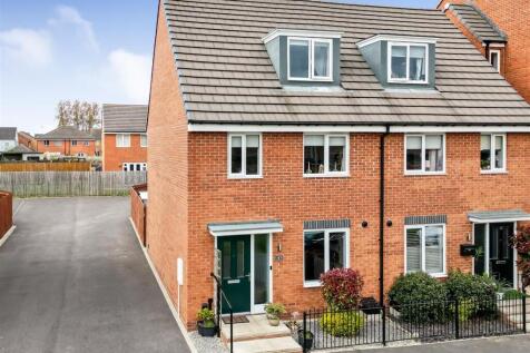 3 bedroom semi-detached house for sale