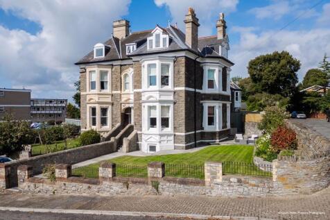 6 bedroom semi-detached house for sale