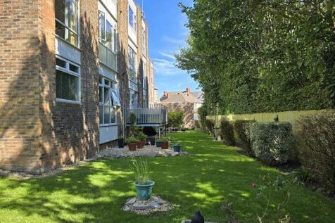 Park Road, Barry 2 bed ground floor flat for sale