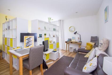 Studio flat for sale
