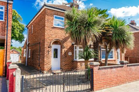 2 bedroom semi-detached house for sale