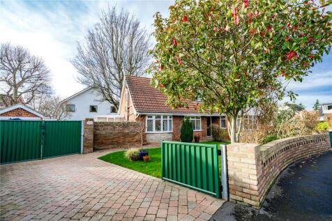 Tetney Lane, Holton le Clay, Grimsby... 3 bed detached house for sale