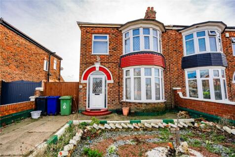 Queen Mary Avenue, CLEETHORPES... 3 bed semi