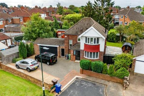 Heron Close, GRIMSBY, Lincolnshire, DN32 3 bed detached house for sale