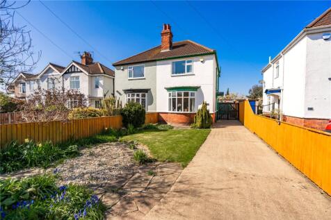 Clee Road, Grimsby, Lincolnshire, DN32 3 bed semi