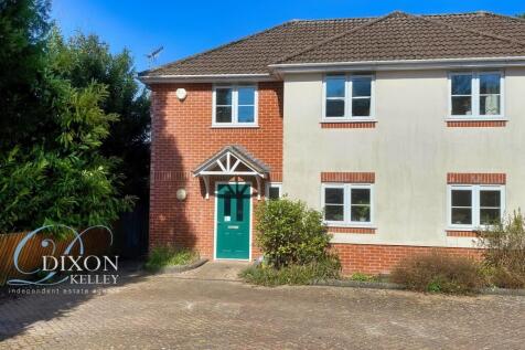 Glenwood Road, West Moors, Ferndown... 3 bed semi