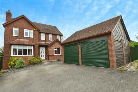 4 bedroom detached house for sale