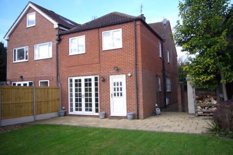 4 bedroom semi-detached house for sale