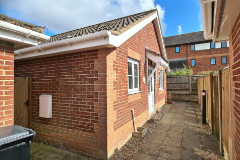 2 bedroom detached bungalow for sale