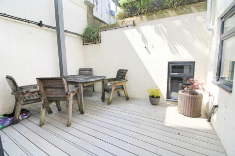 St Aubyns, Hove 2 bed apartment for sale