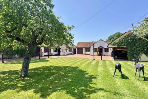 Gransmore Green, Felsted, Dunmow 7 bed detached bungalow for sale