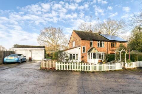 Blackstroud Lane East, Lightwater... 3 bed semi