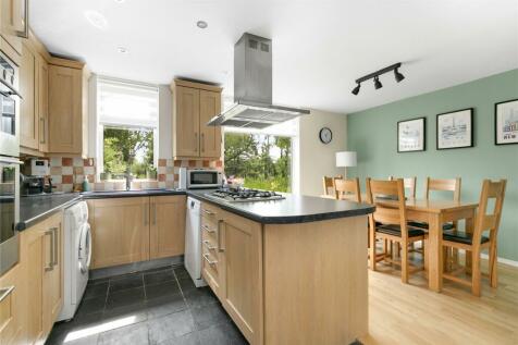 5 bedroom semi-detached house for sale